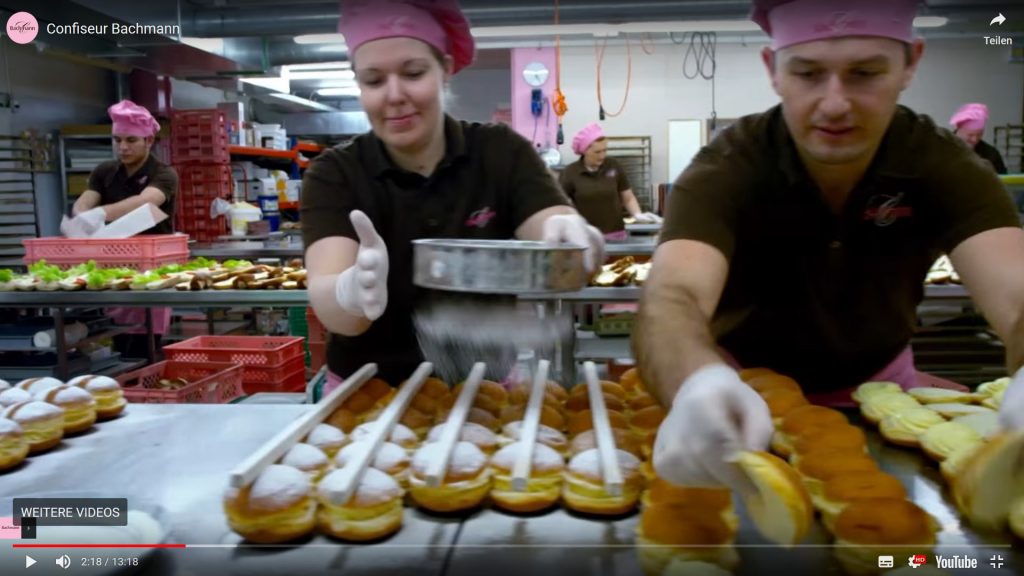 A video on the company’s web site gives an insight into Bachmann’s corporate philosophy and its bakery. The link to the video is: (English) https://www.confiserie.ch/bachmann/en/company/bakehouse-see-behind-the-curtain/ © Bachmann